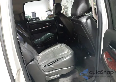 2010 Cadillac Escalade Esv Premium z USA, uszkodzony, nr VIN 1GYUKJEF3AR208332